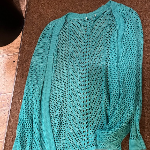 Mostly Women’s Different Types Of Tops. One Male Adult T-Shirt. - Picture 5 of 16